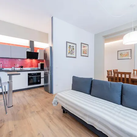 Three Balconies شقة